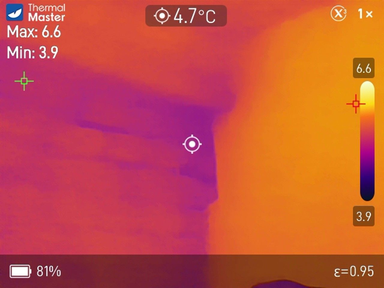 Thermographie infrarouge d’une jonction intérieure à Ans montrant les variations de température de surface dans la zone expertisée.